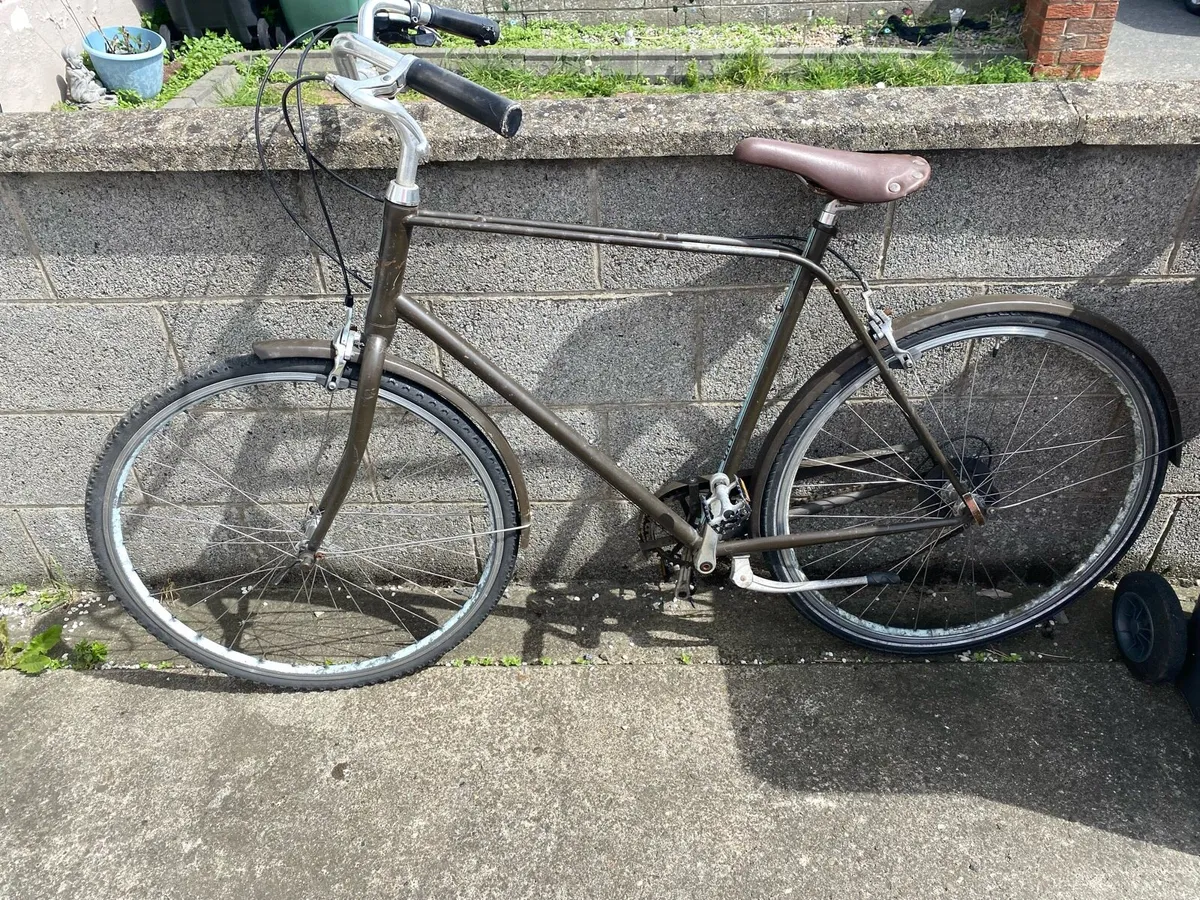Giant hybrid bike - Image 1