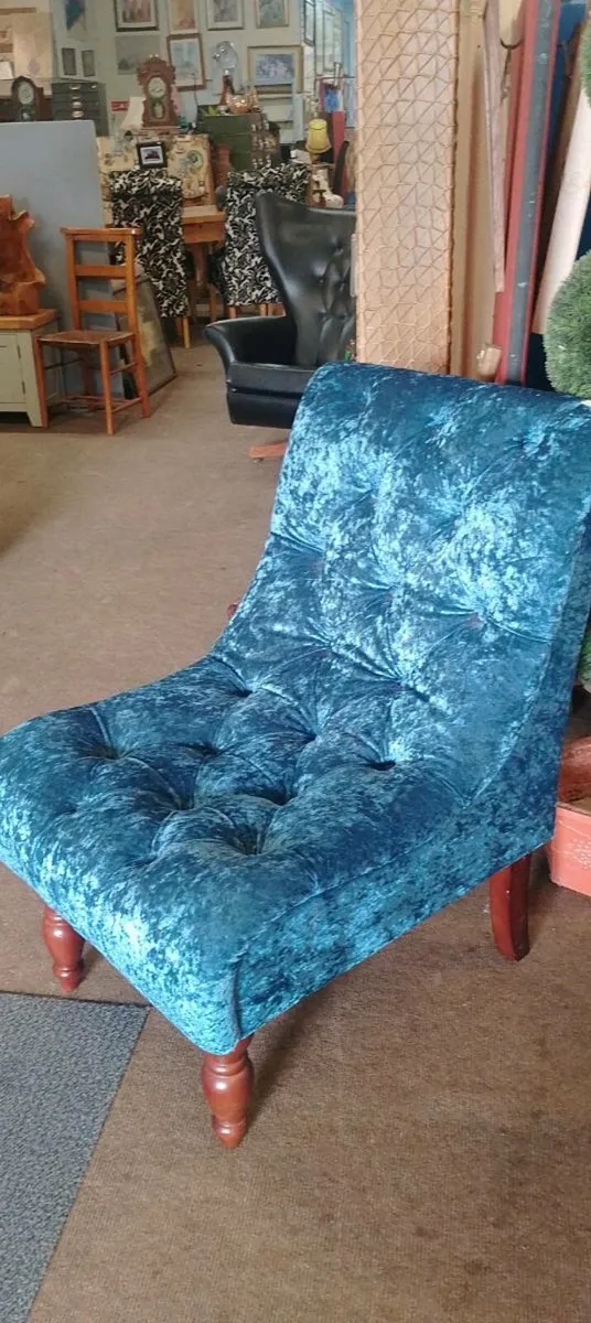 Decorative Blue Velvet Button Back Chair - Image 1
