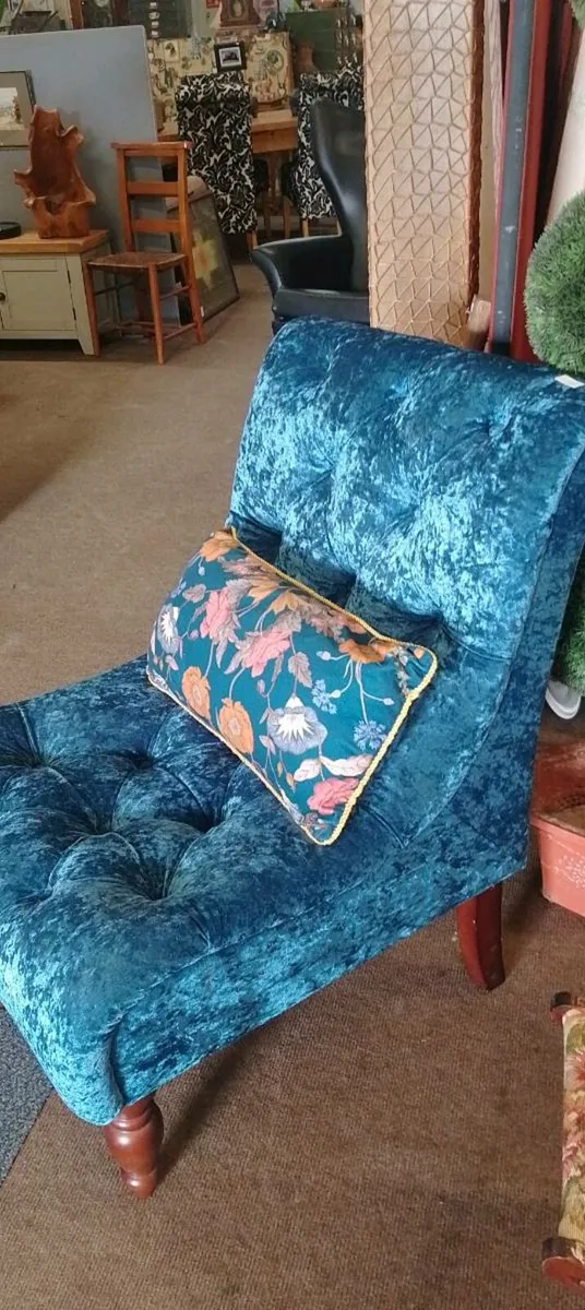 Decorative Blue Velvet Button Back Chair - Image 2