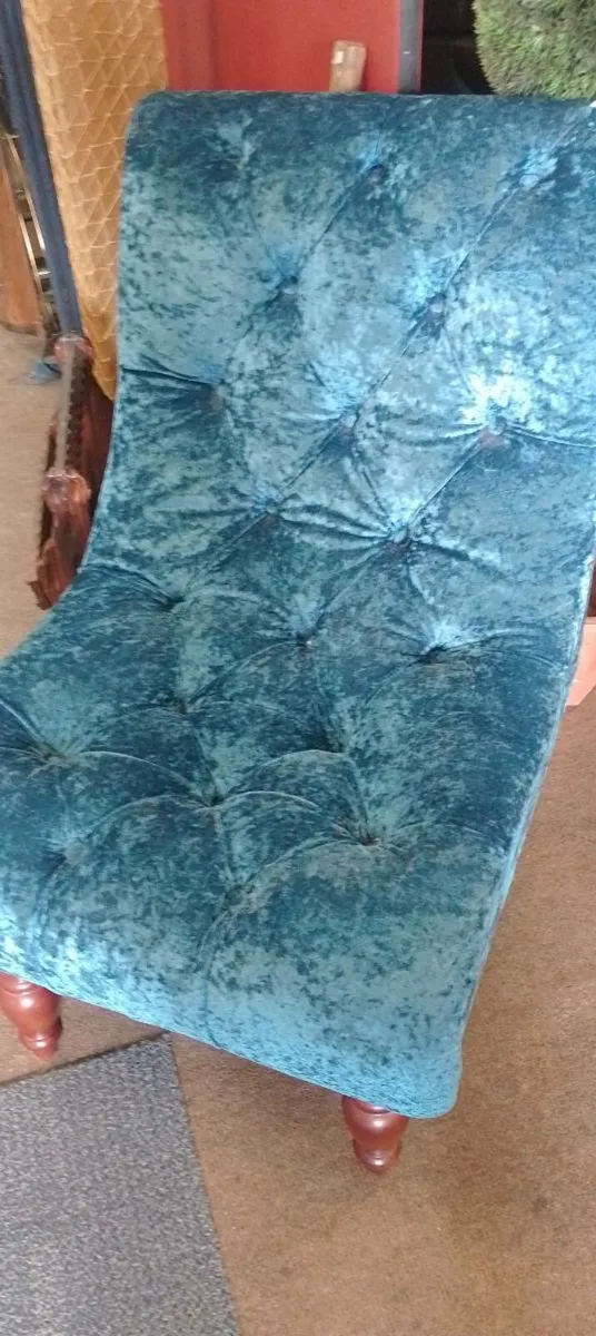 Decorative Blue Velvet Button Back Chair - Image 3