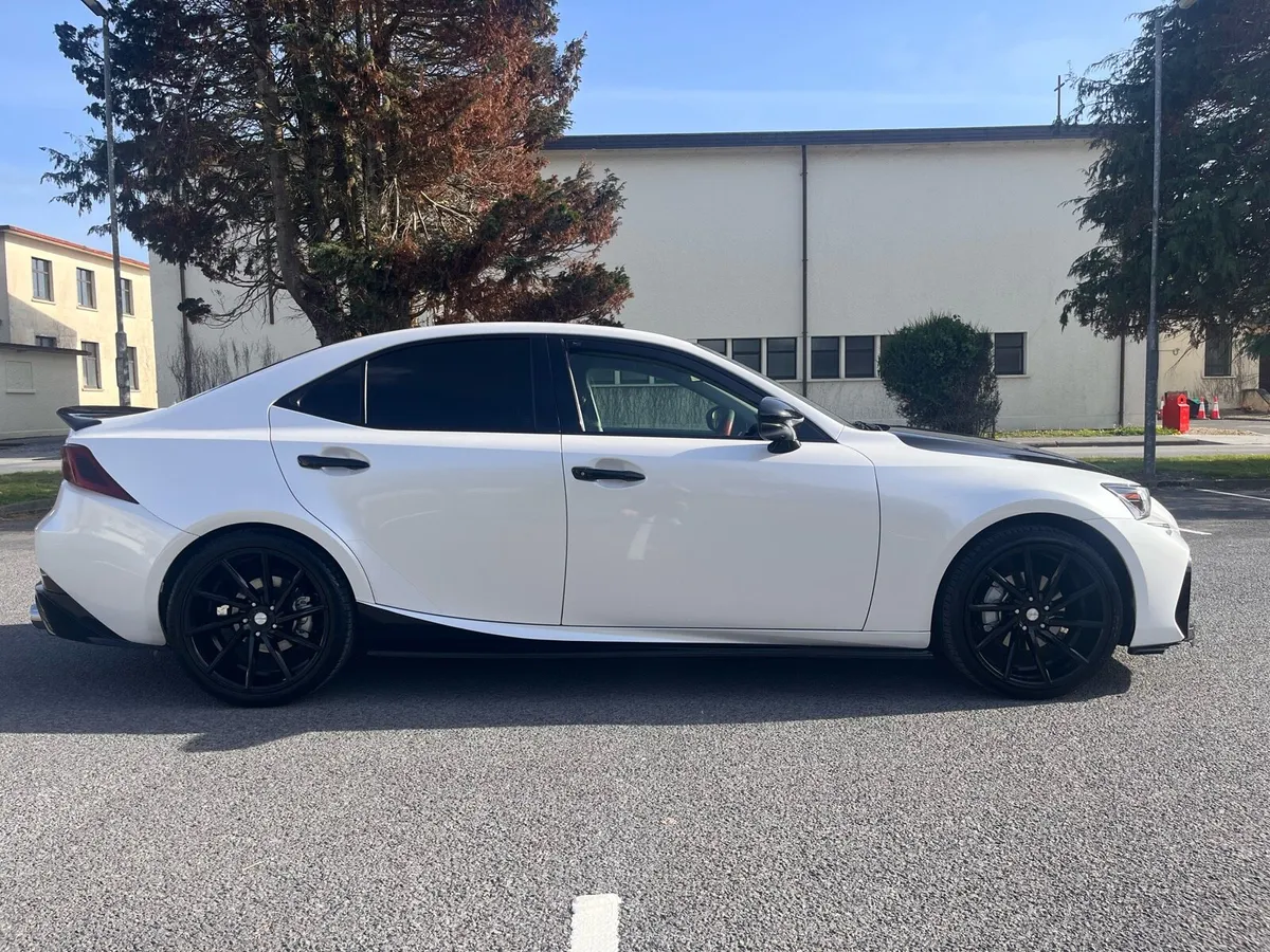 Lexus IS300H Sport - Image 2