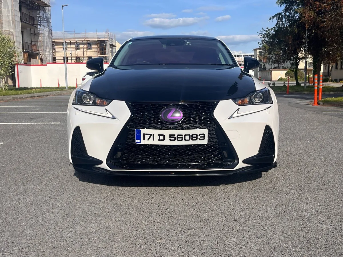 Lexus IS300H Sport - Image 3