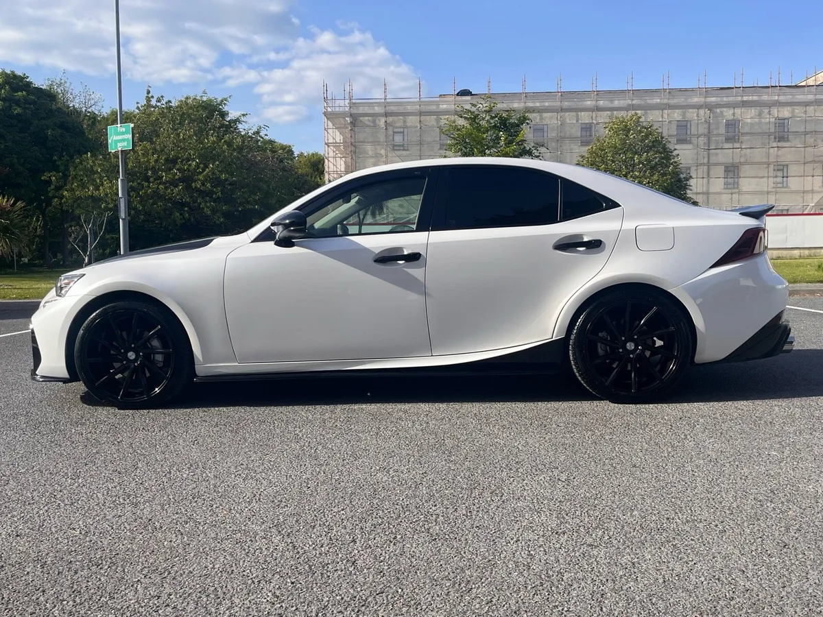 Lexus IS300H Sport - Image 4