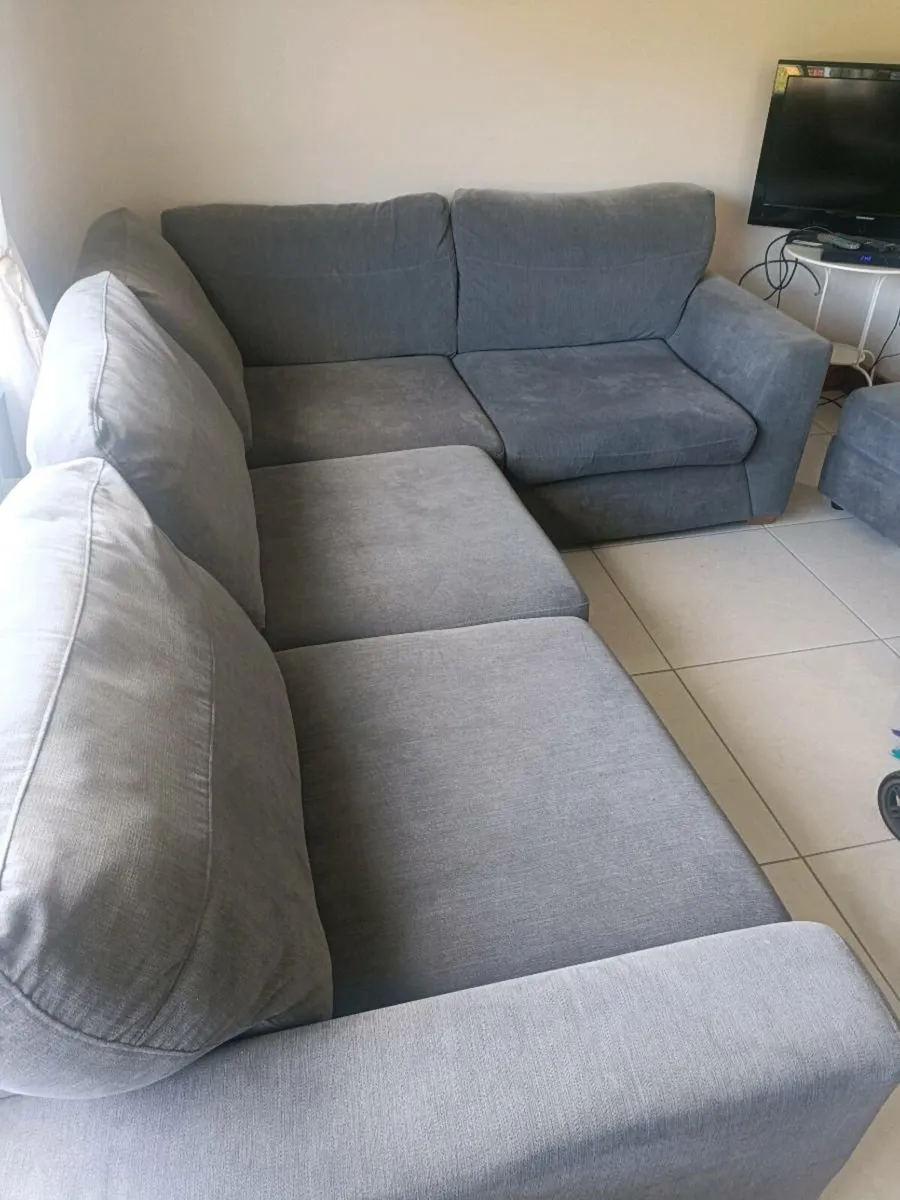 L shaped sofa - Image 1