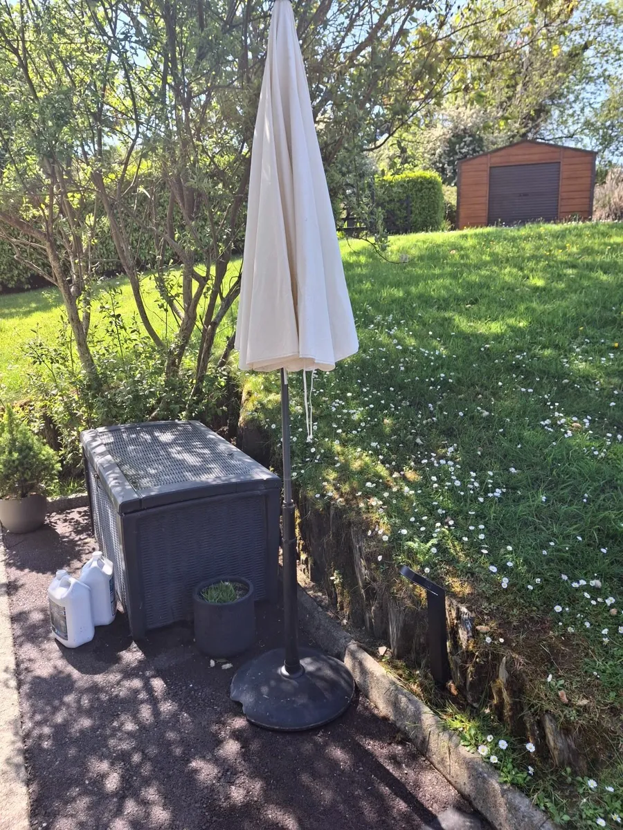 Patio table and chairs - Image 2