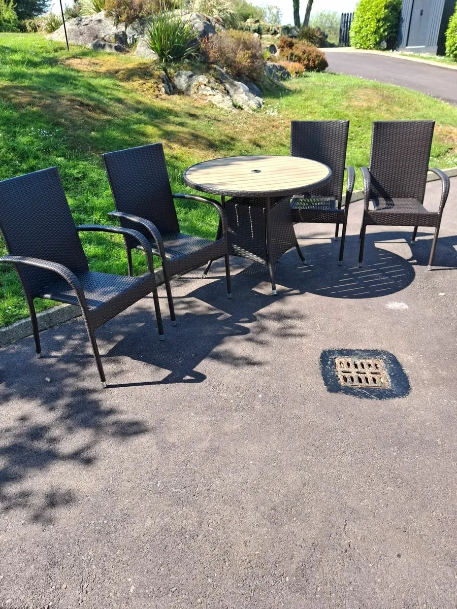 Patio table and chairs - Image 3