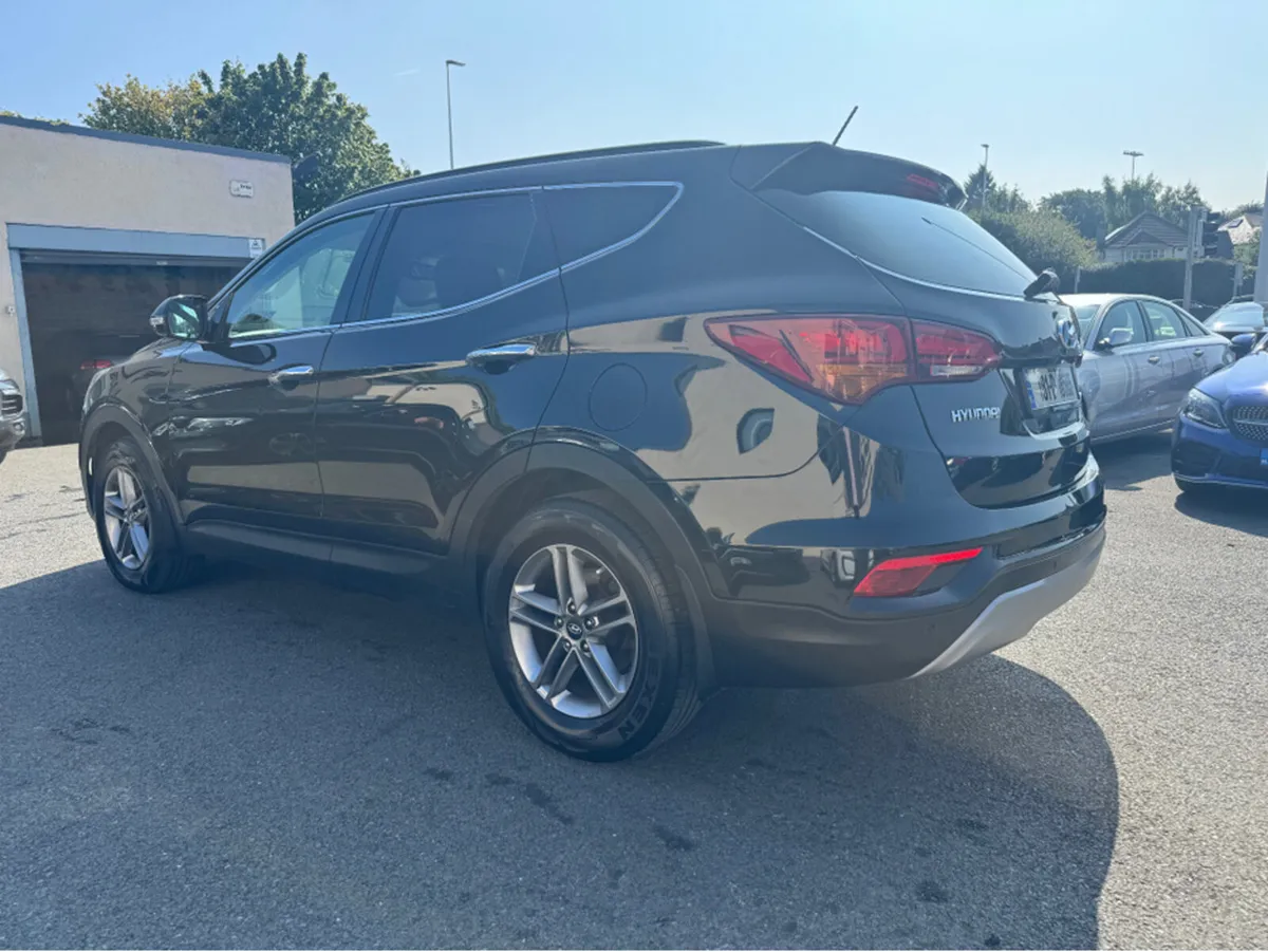 Hyundai Santa Fe 2WD EXECUTIVE AUTOMATIC 7 SEAT - Image 3