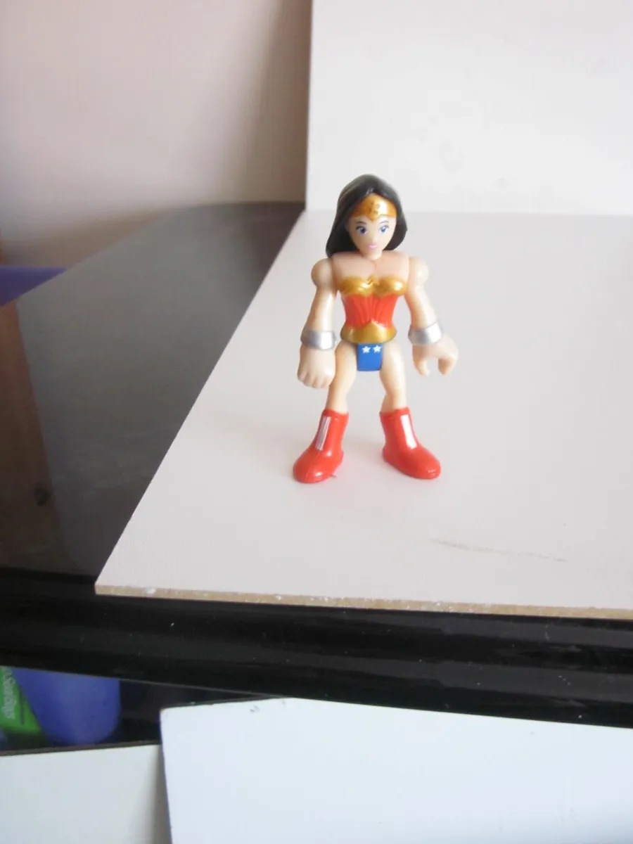Wonder Woman Fisher-Price Imaginext Friends 3” Fig - Image 3