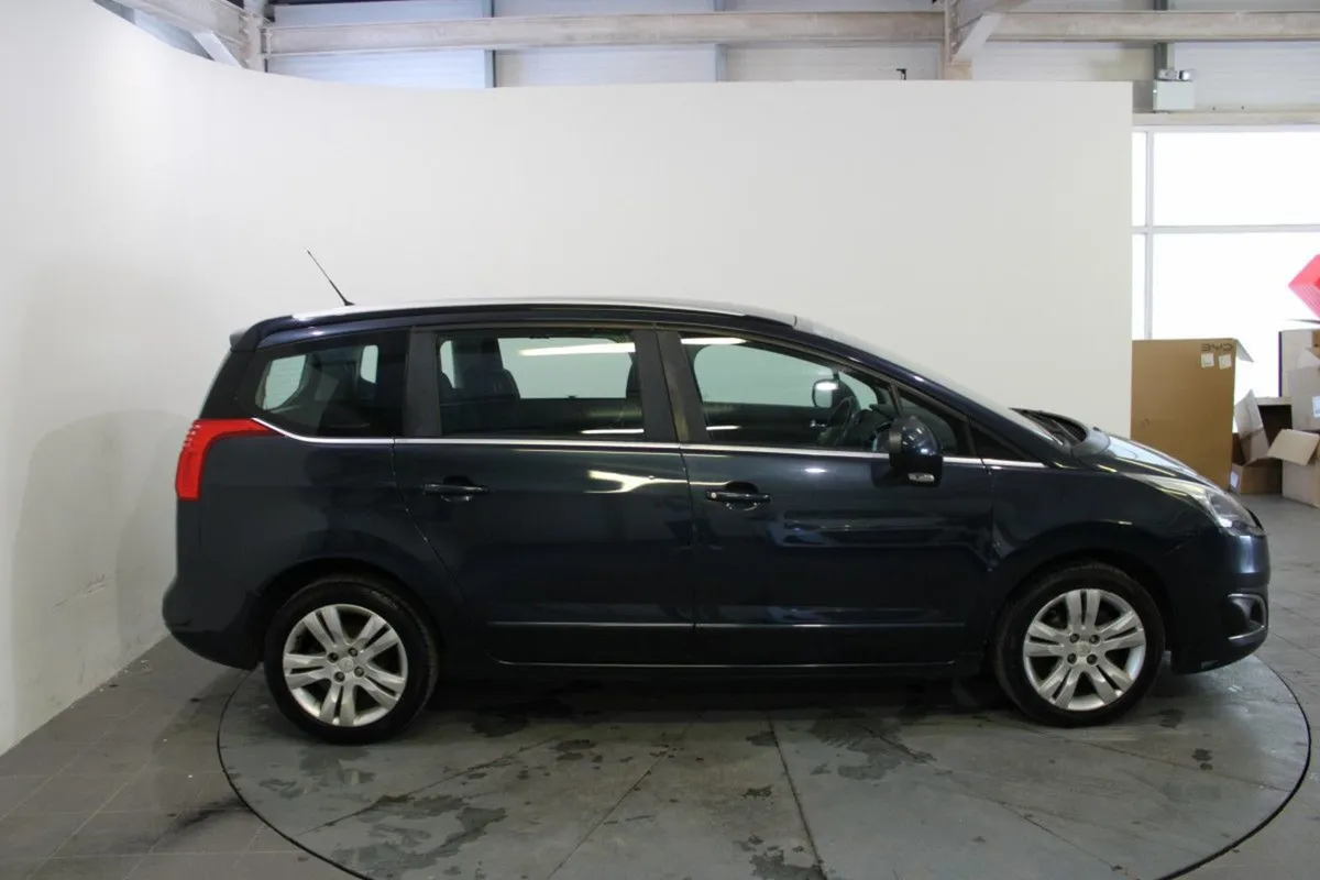 Peugeot 5008 1.6 HDI 115 bhp Active - Image 4