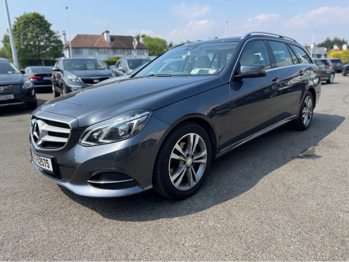 Mercedes-Benz E-Class E220 BLUETEC SE 5DOOR AUTO E - Image 2