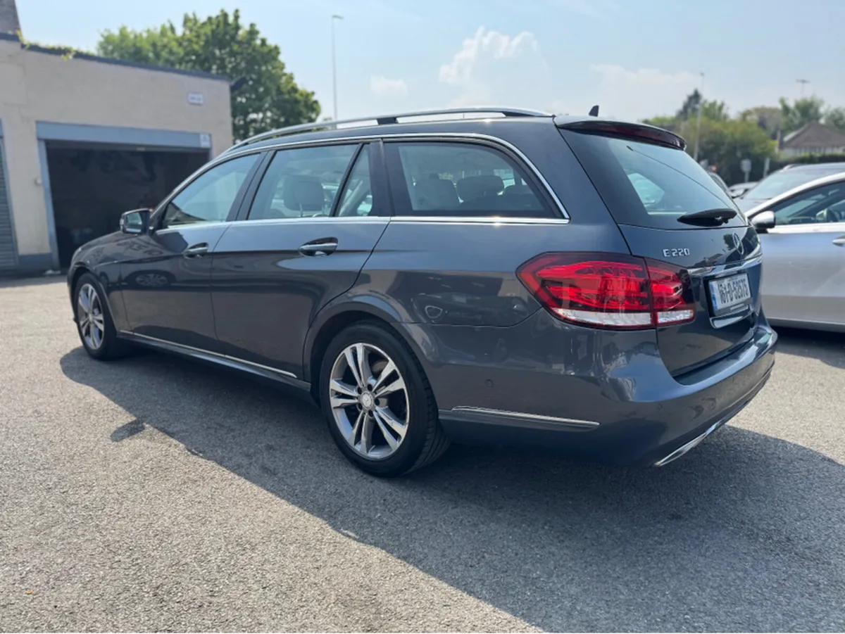 Mercedes-Benz E-Class E220 BLUETEC SE 5DOOR AUTO E - Image 4