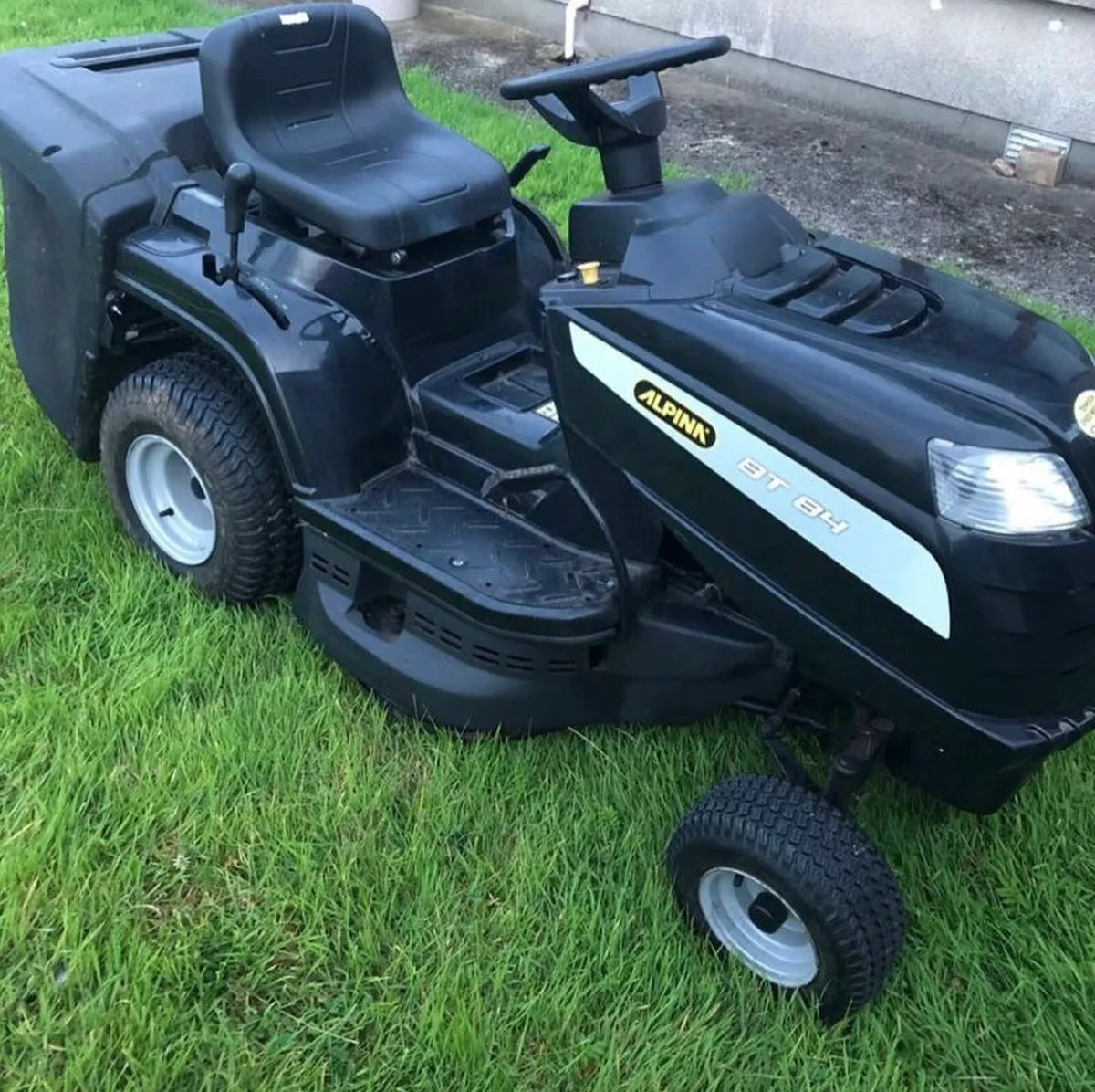 Immaculate mower light use - Image 2
