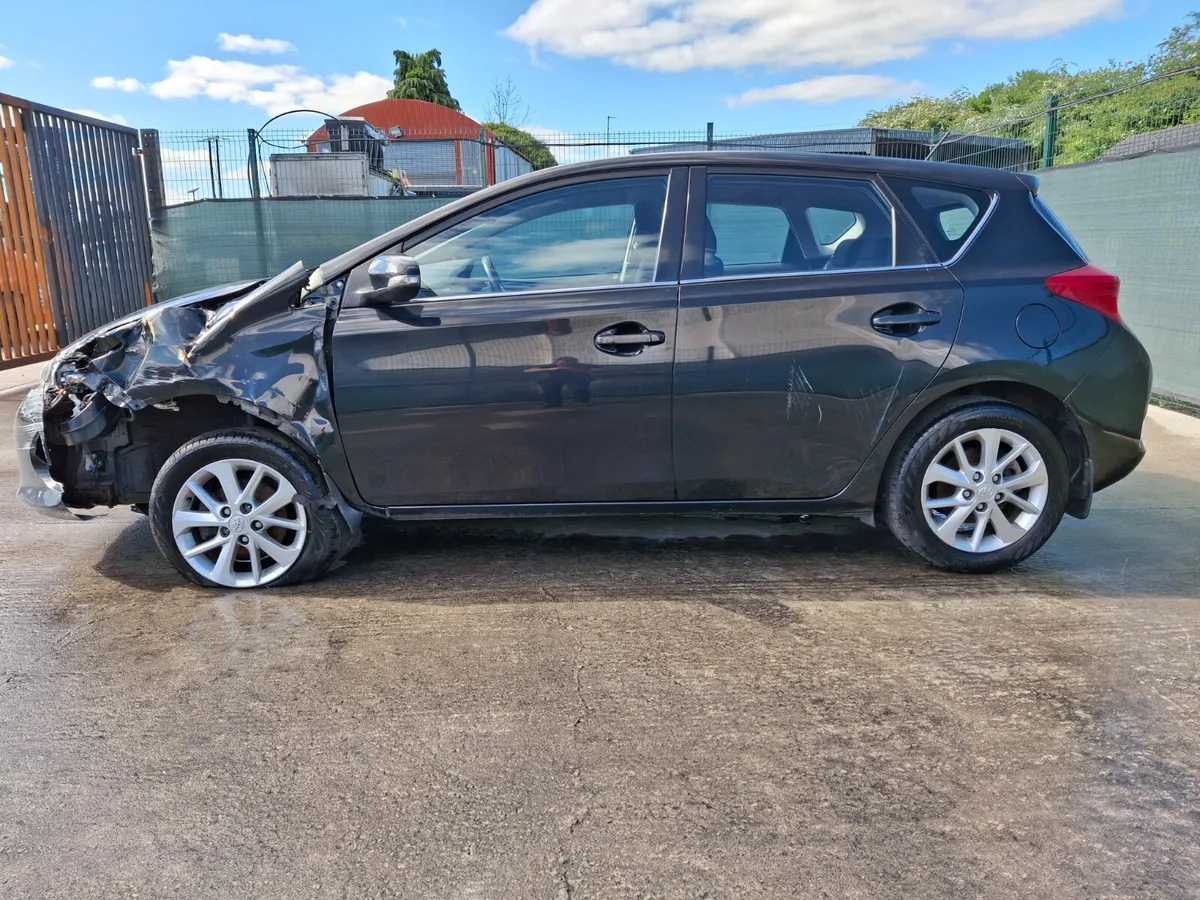 2014 Toyota Auris  1.4 D4d - Image 4