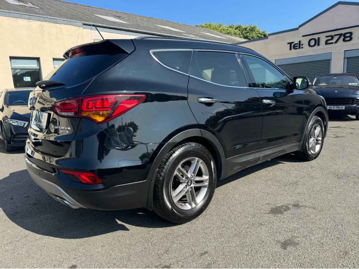 Hyundai Santa Fe 2WD EXECUTIVE AUTOMATIC 7 SEAT - Image 4