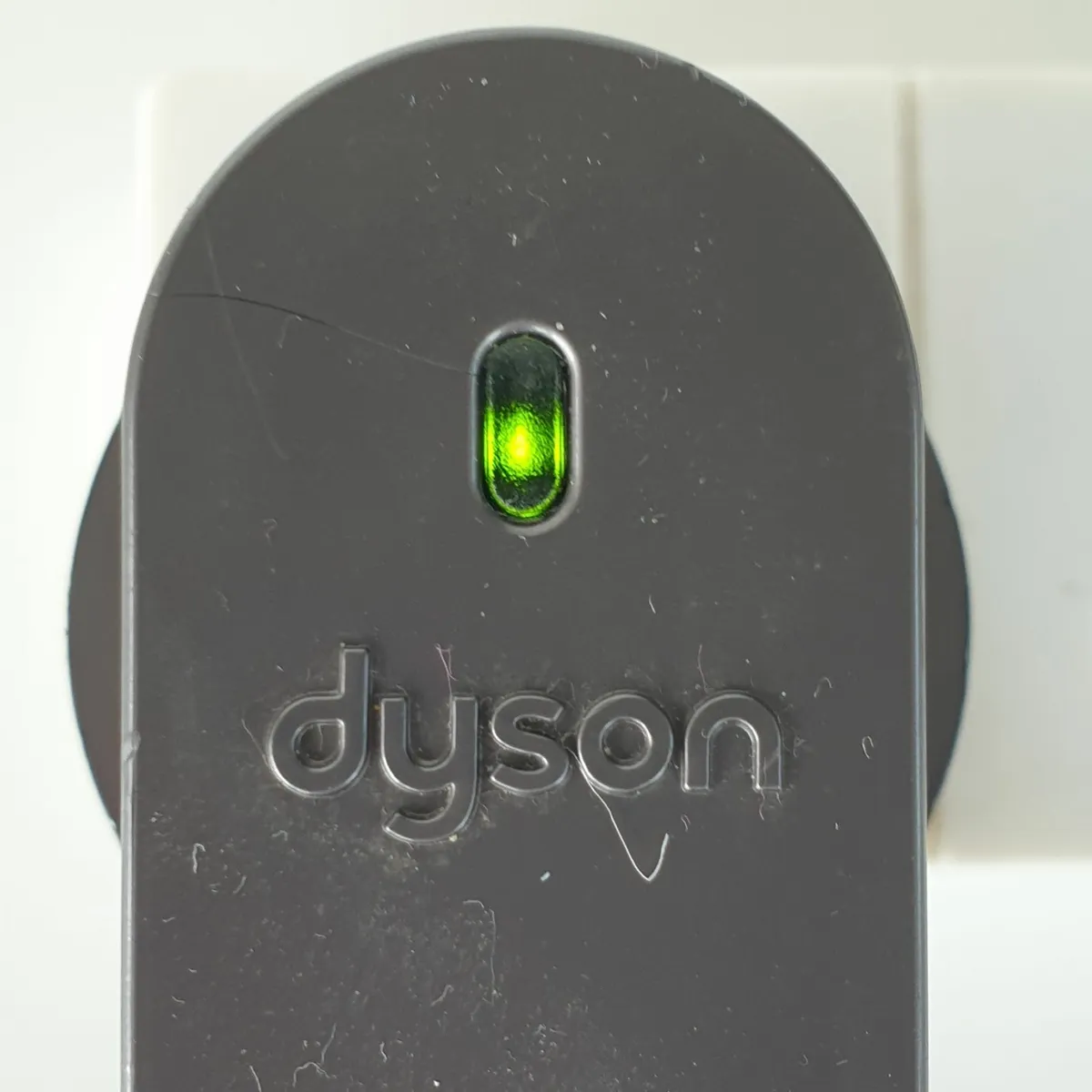 Dyson vacuum battery charger model 17530-01 - Image 1