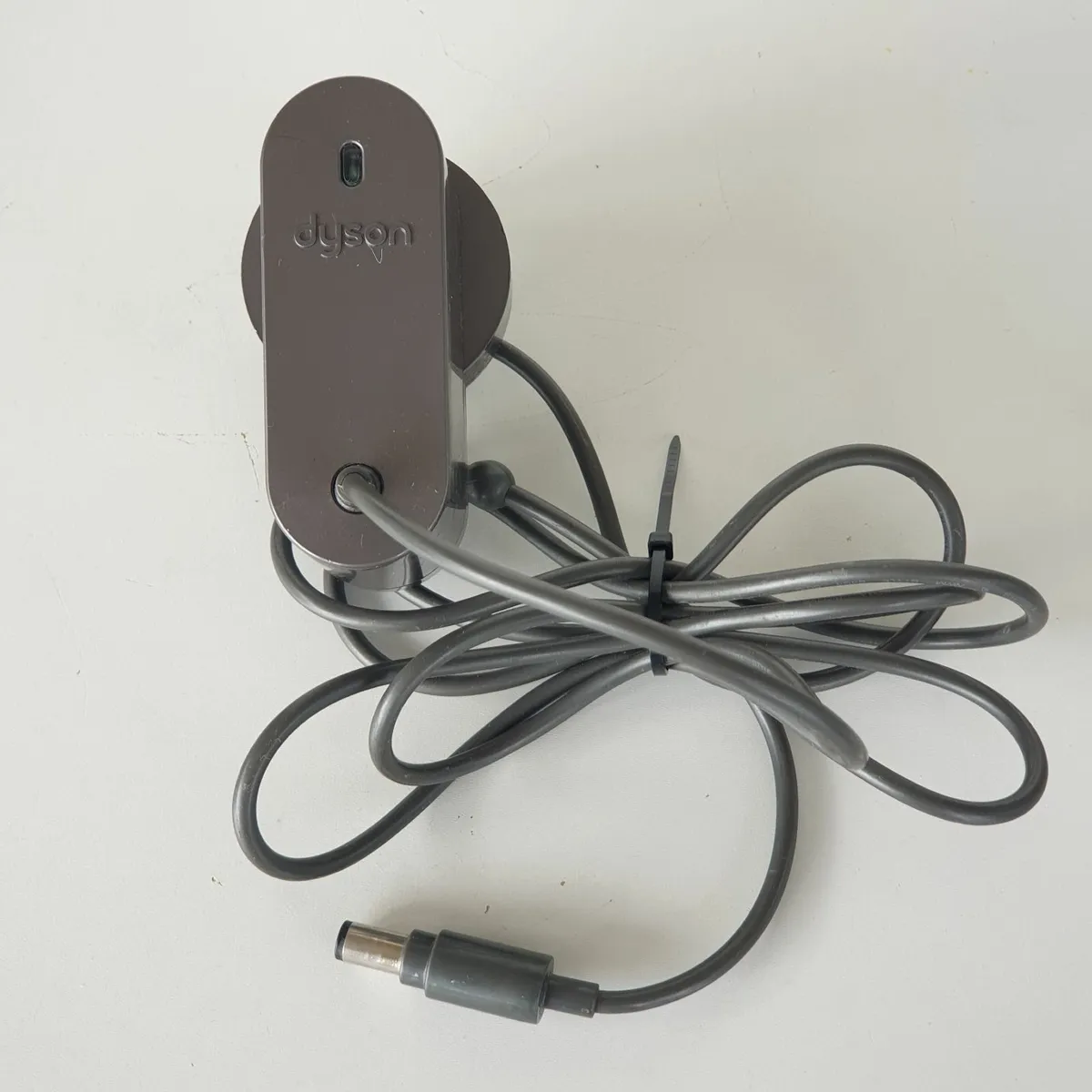 Dyson vacuum battery charger model 17530-01 - Image 2