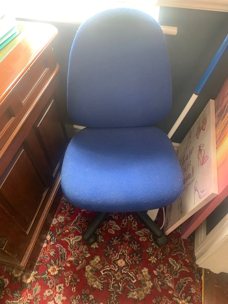 Desk - Image 4