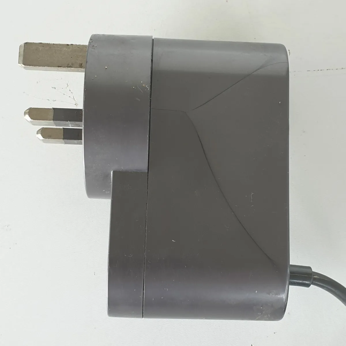Dyson vacuum battery charger model 17530-01 - Image 4
