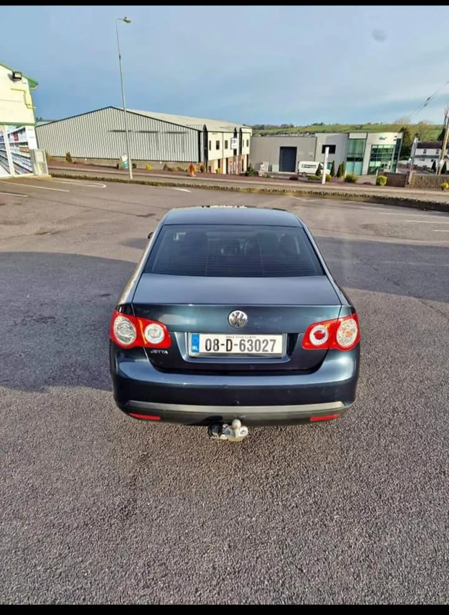 Volkswagen Jetta 5 - Image 2