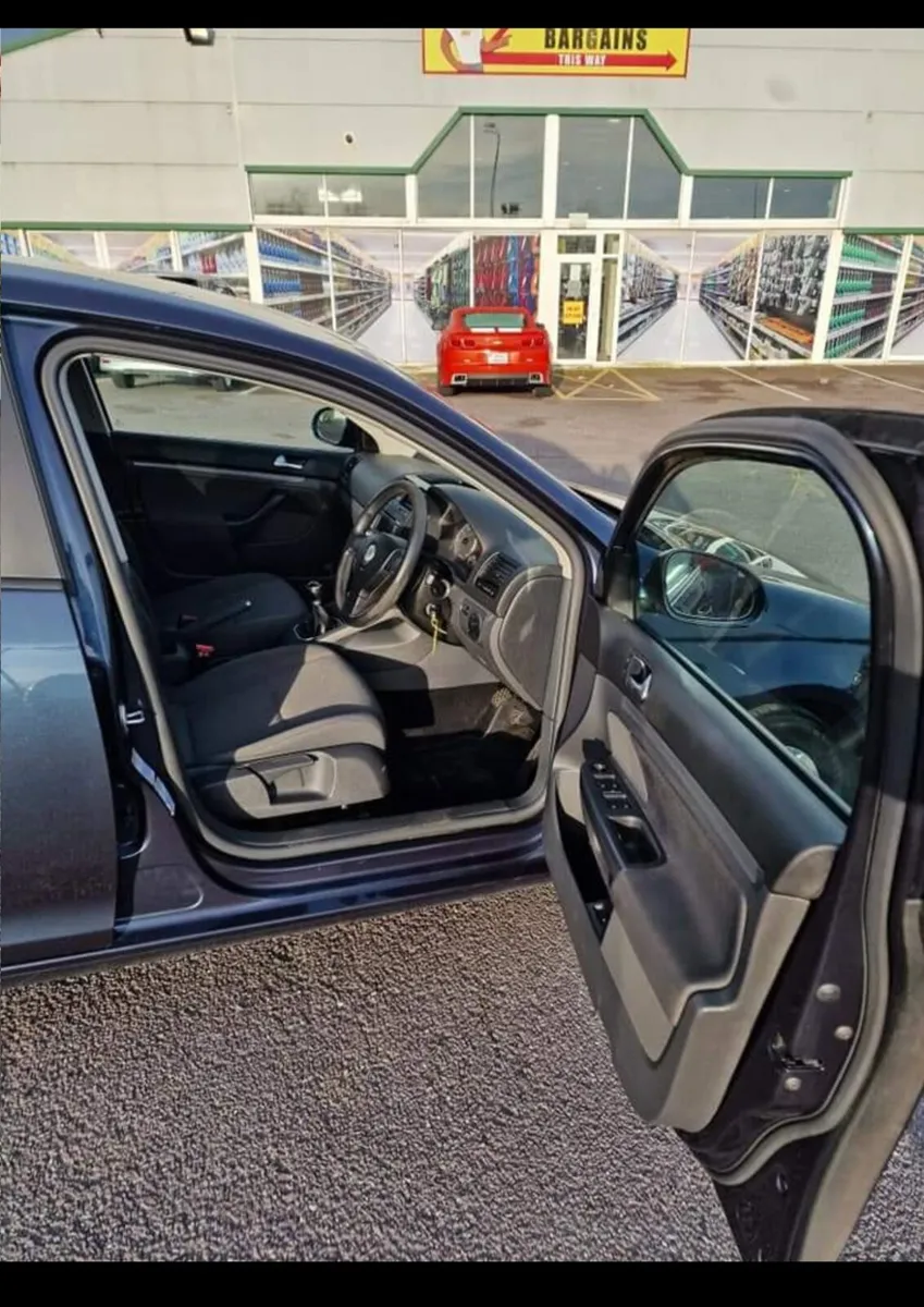 Volkswagen Jetta 5 - Image 4