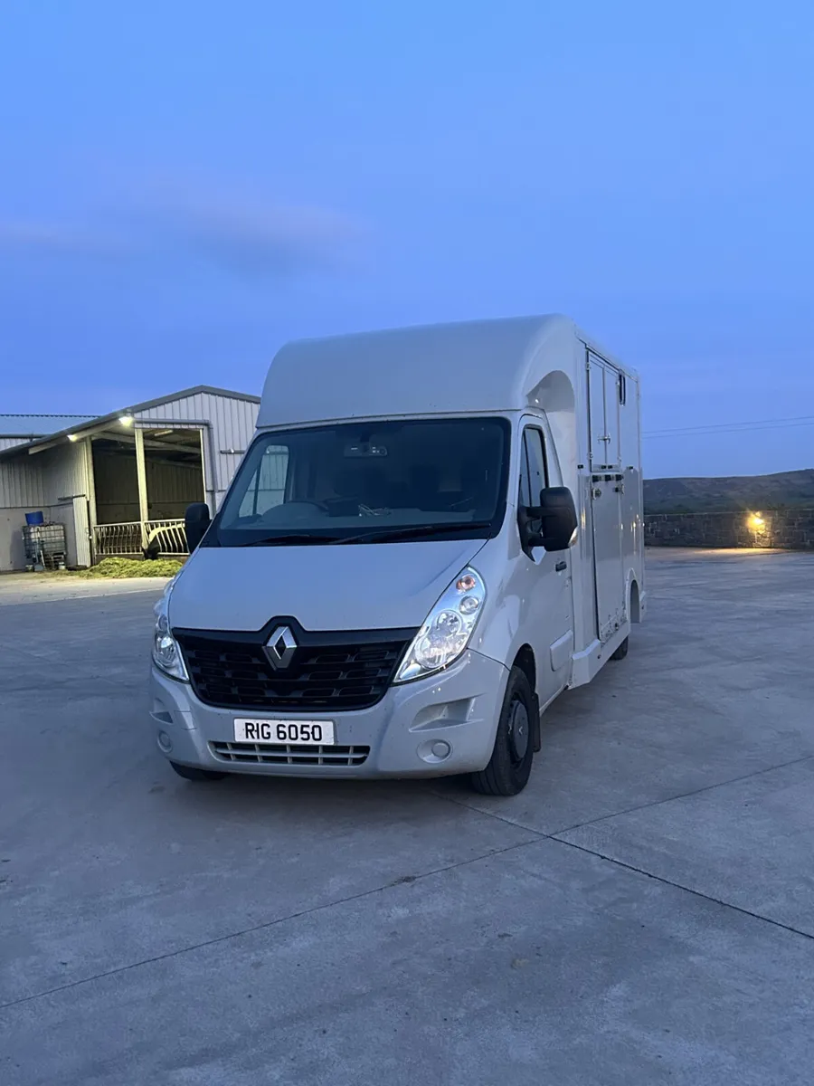 2018 Renault 2.5 CDTI 2 Stall - Image 3