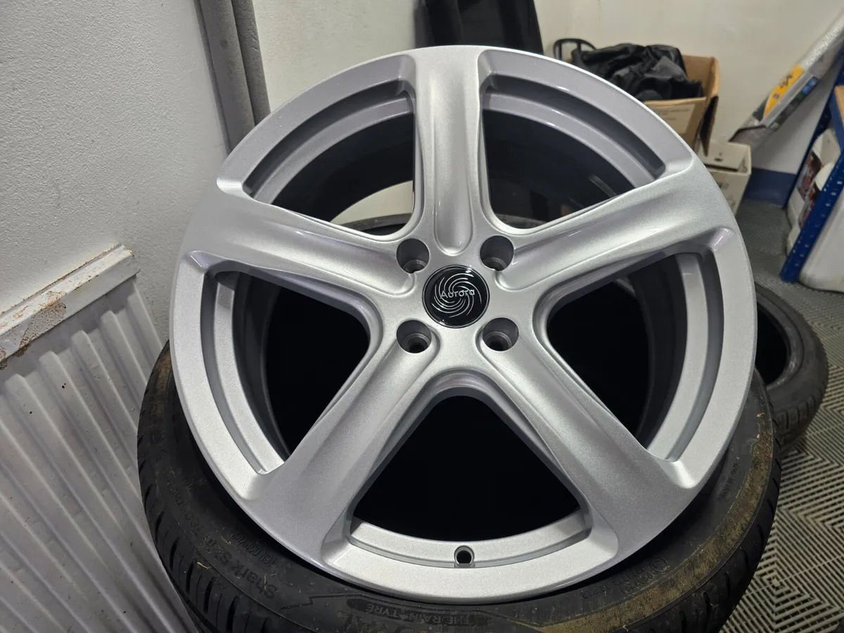 **Special** 18" Aurora AR418 - Image 2