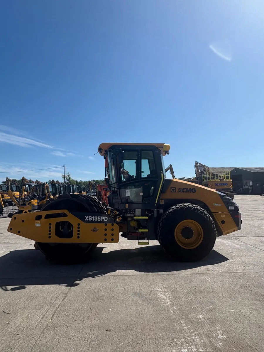 BRAND NEW XCMG XS135PD SINGLE PAD FOOT ROLLER - Image 1
