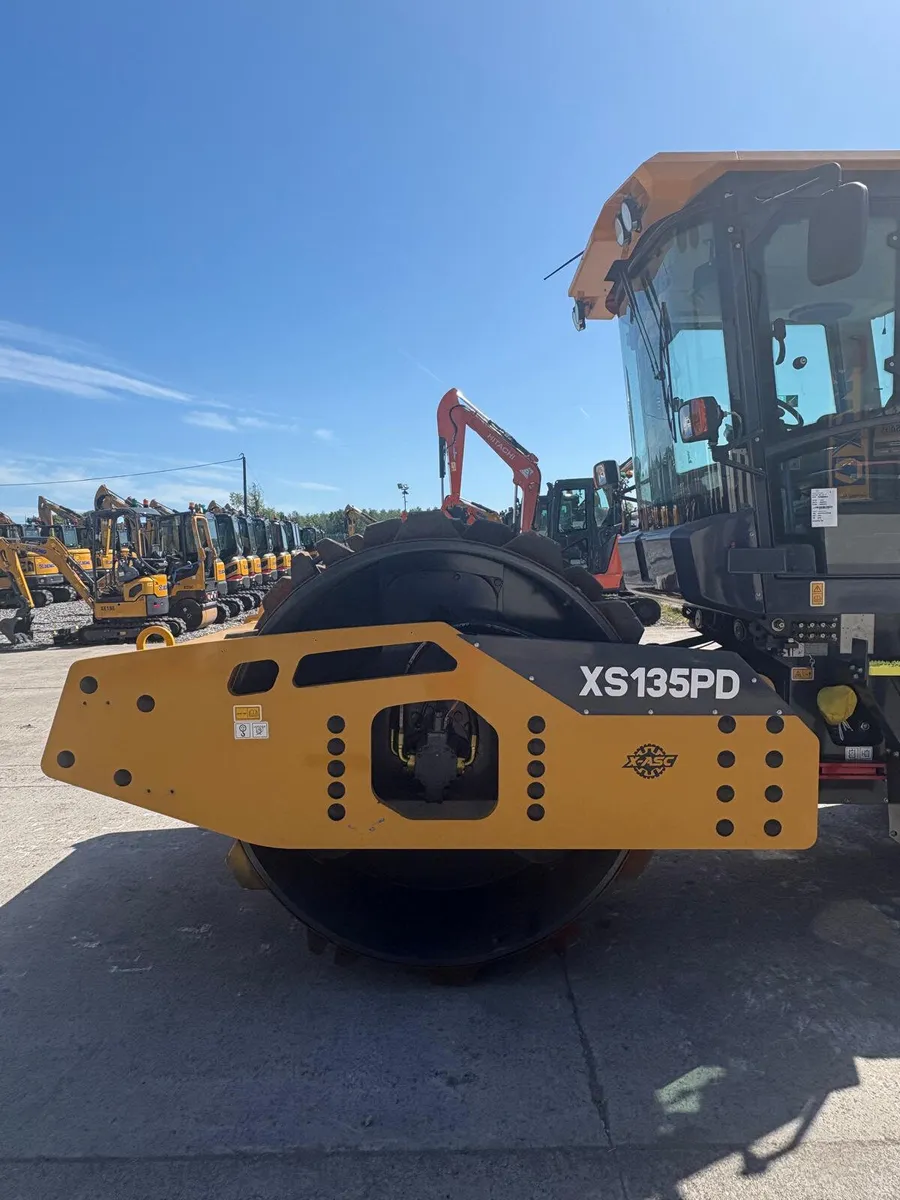 BRAND NEW XCMG XS135PD SINGLE PAD FOOT ROLLER - Image 2