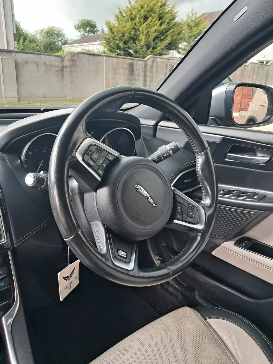Jaguar XE R sport 2016 - Image 3
