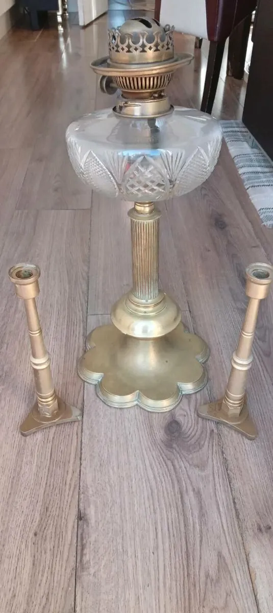 Old  brass oil lamp - Image 3