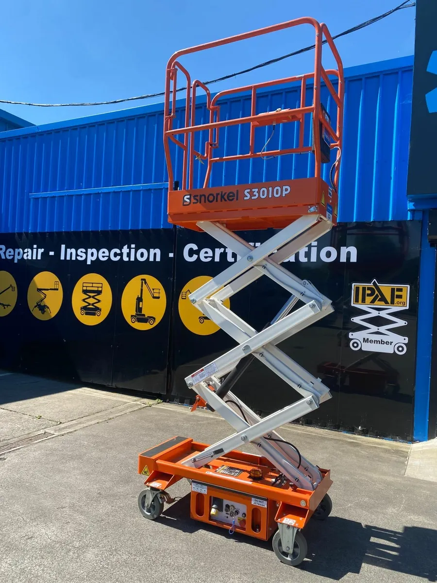Snorkel Scissor Lift Push Around 10ft - Image 3