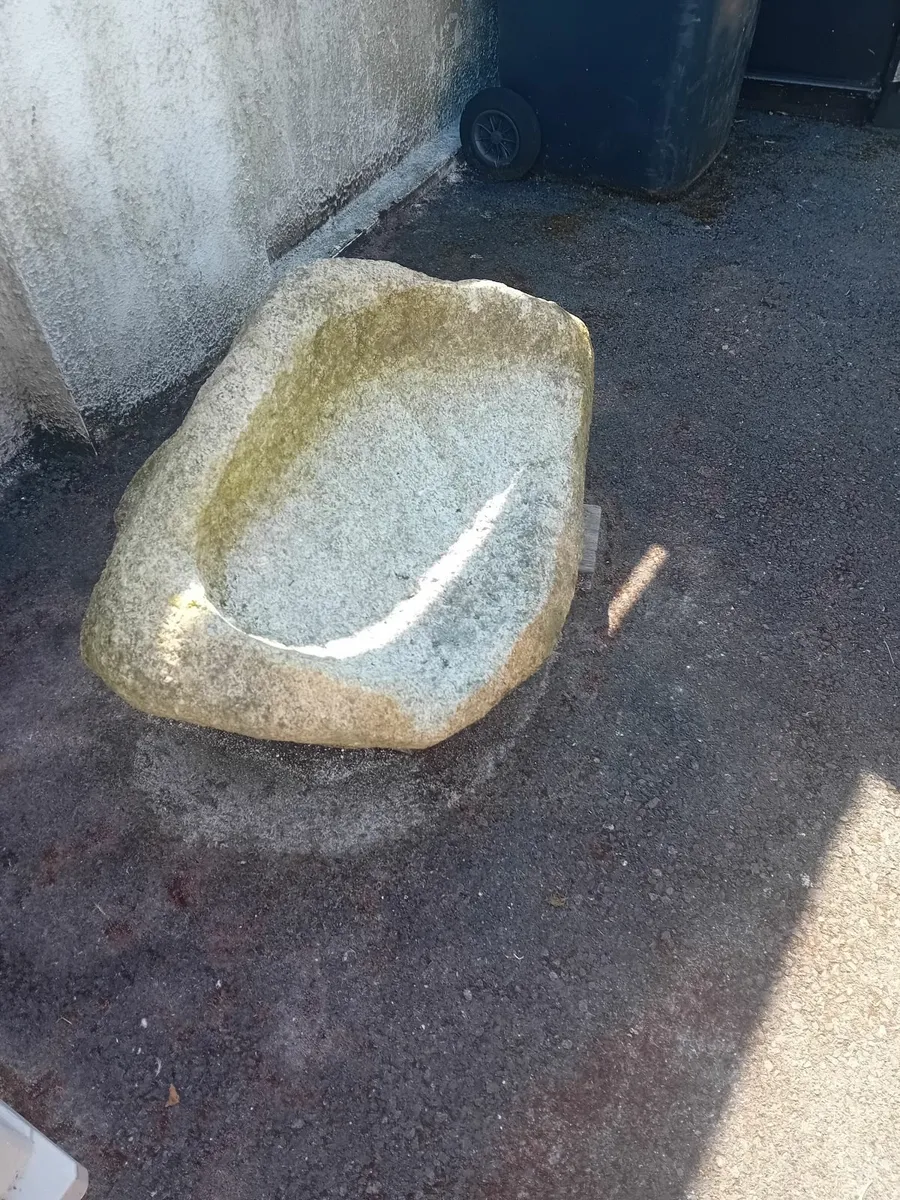Granite Rock Bird Bath - Image 4