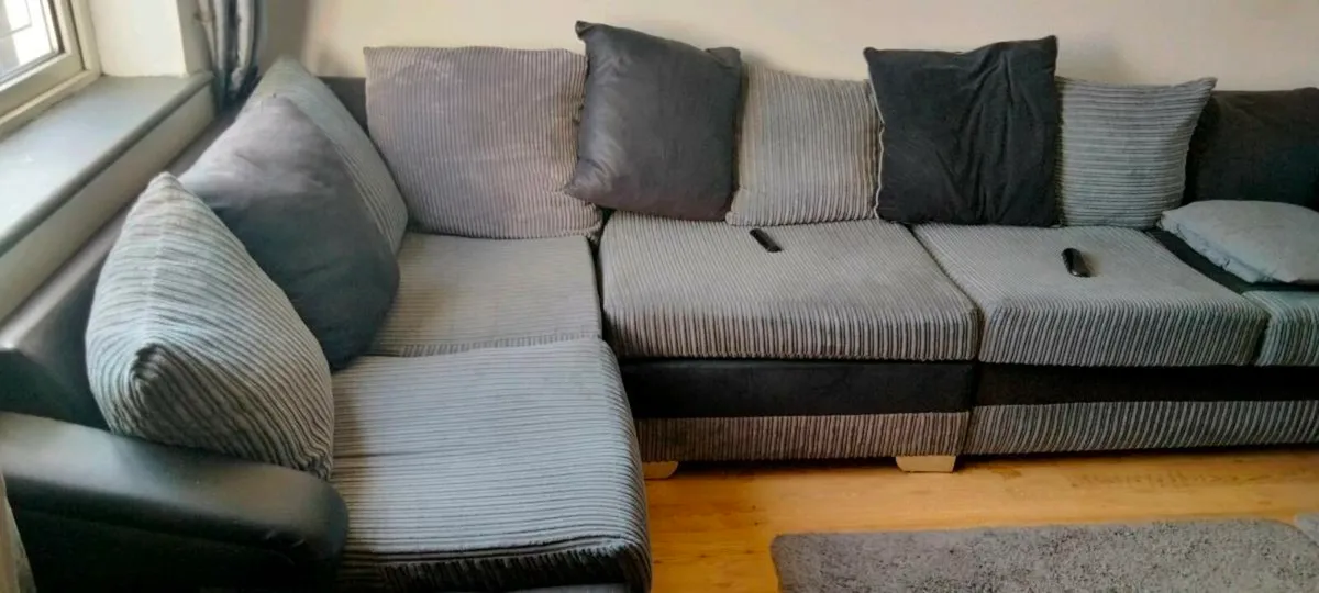 L seat - Image 1