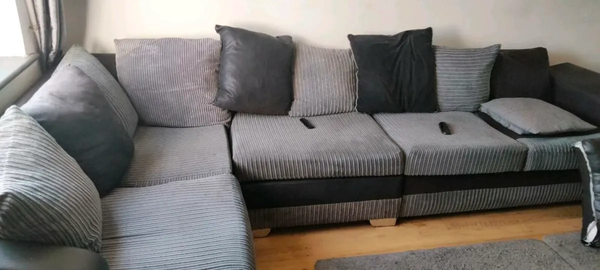 L seat - Image 2