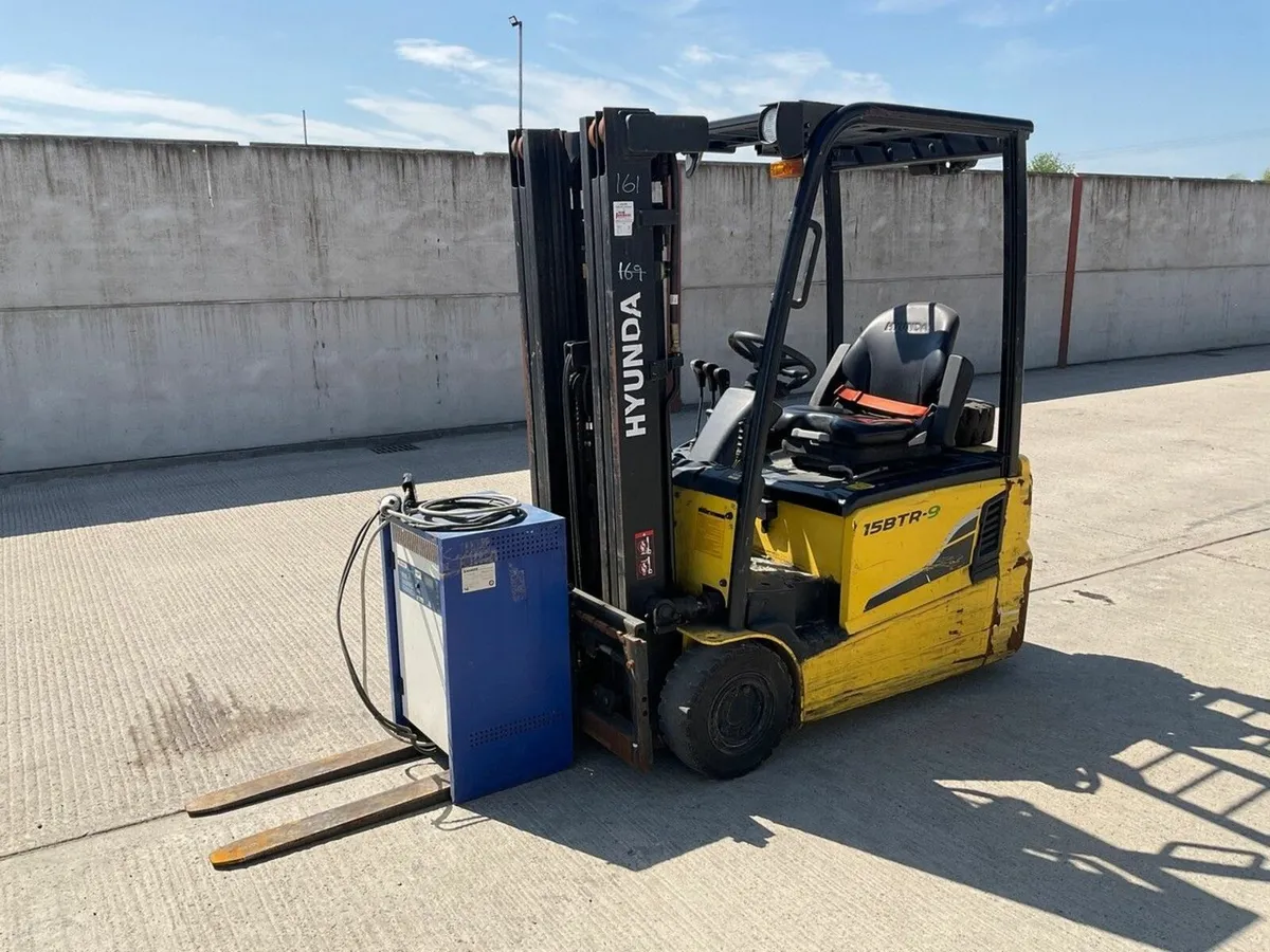HYUNDAI 15BTR-9 1.5 TON 3 WHEELED BATTERY FORKLIFT - Image 1