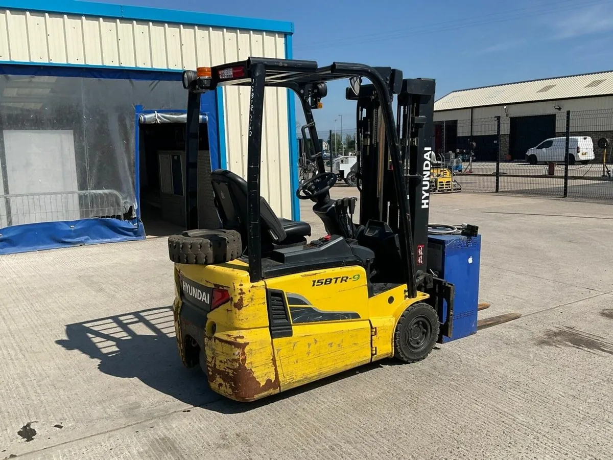 HYUNDAI 15BTR-9 1.5 TON 3 WHEELED BATTERY FORKLIFT - Image 4