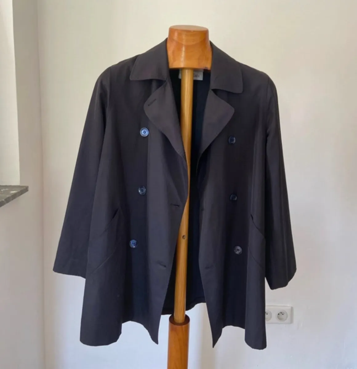 Elegant Max Mara Trench Cape - Image 4