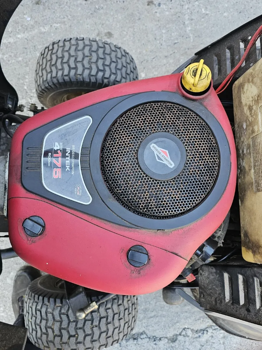 Ride on lawnmower - Image 2