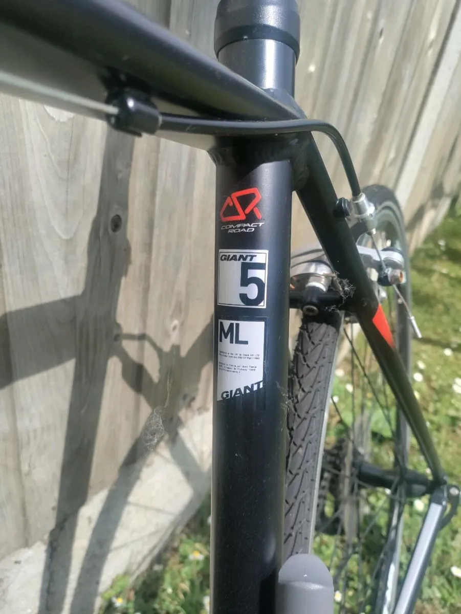 Giant mens roed bike fantastic condition new back - Image 2