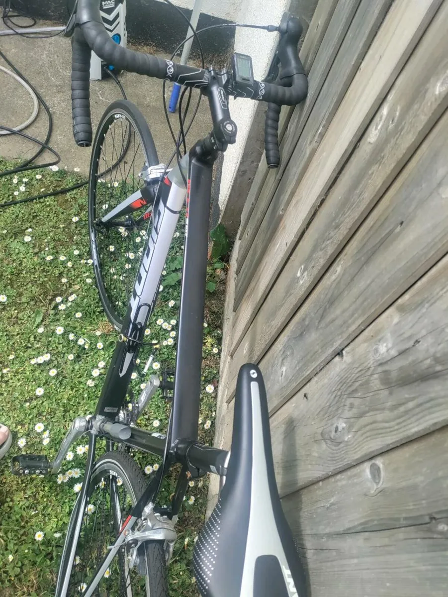 Giant mens roed bike fantastic condition new back - Image 3