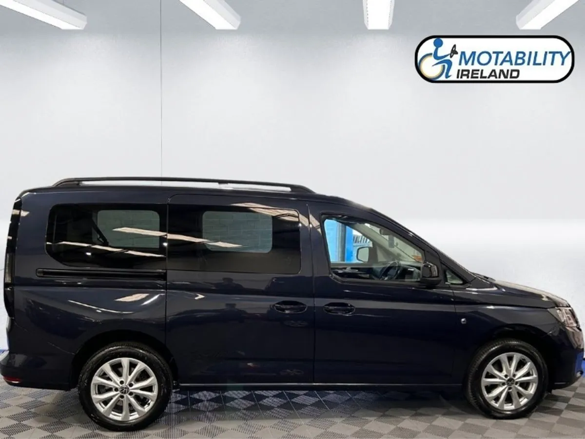 Volkswagen Caddy Maxi Wheelchair Accessible - Image 3