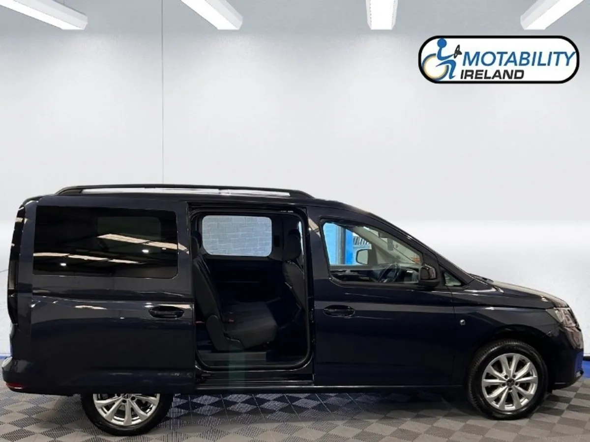 Volkswagen Caddy Maxi Wheelchair Accessible - Image 4