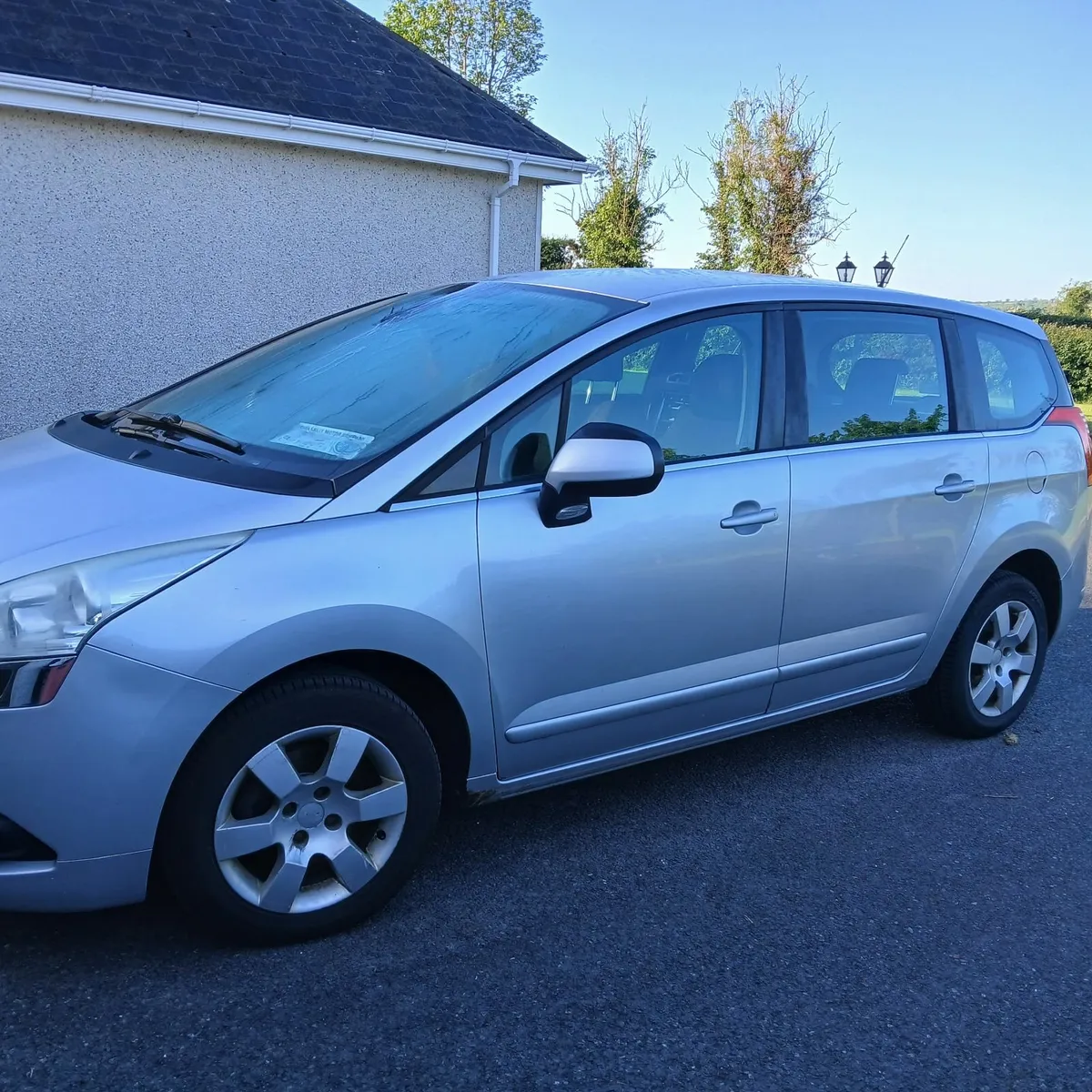 Peugeot 5008 2010 - Image 1