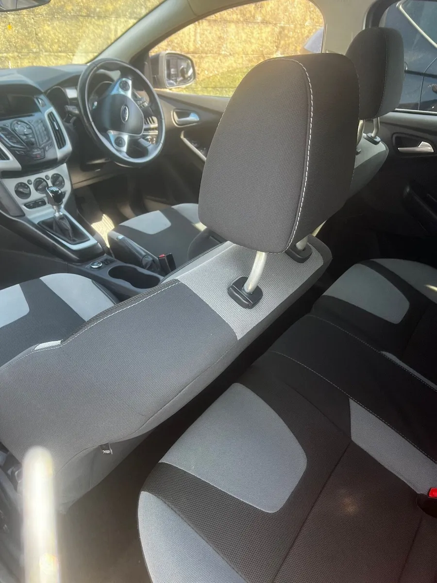 142 Ford Focus 1.6 TDCI Zetec Eco S/S 113 BHP 5DR - Image 4
