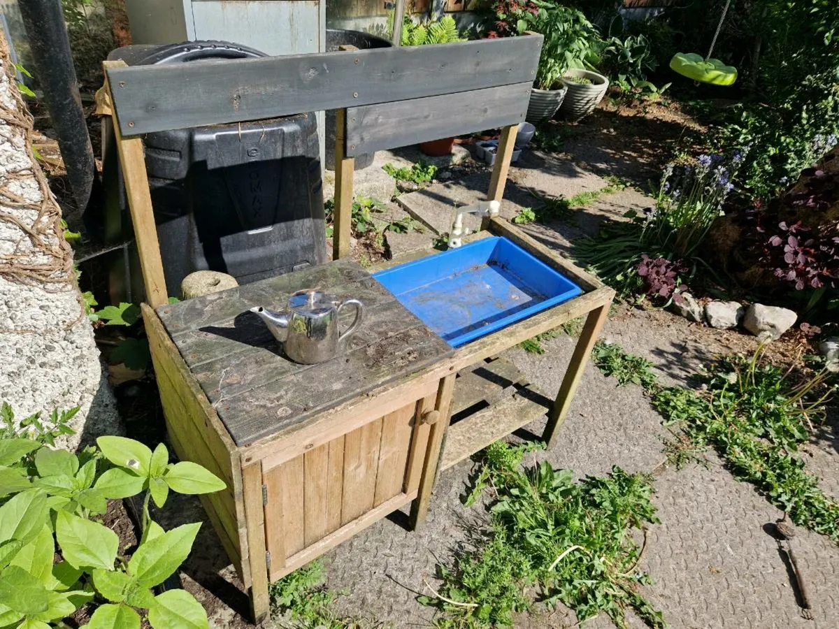 Free mud kitchen