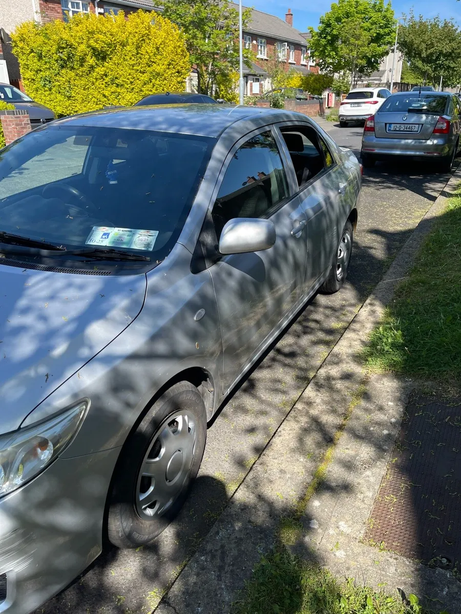 Toyota Saloon - Image 4