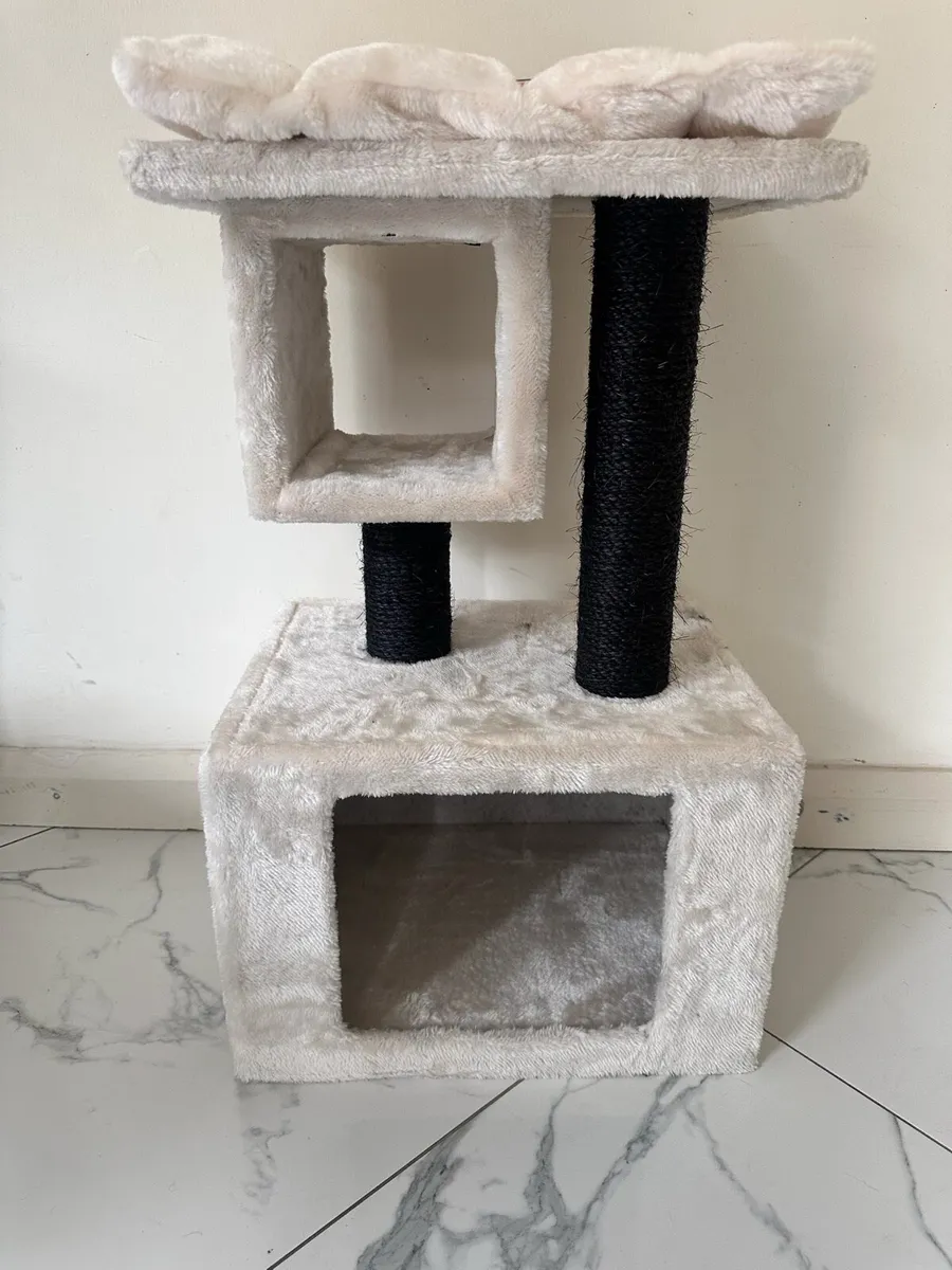 Cat tree - Image 1