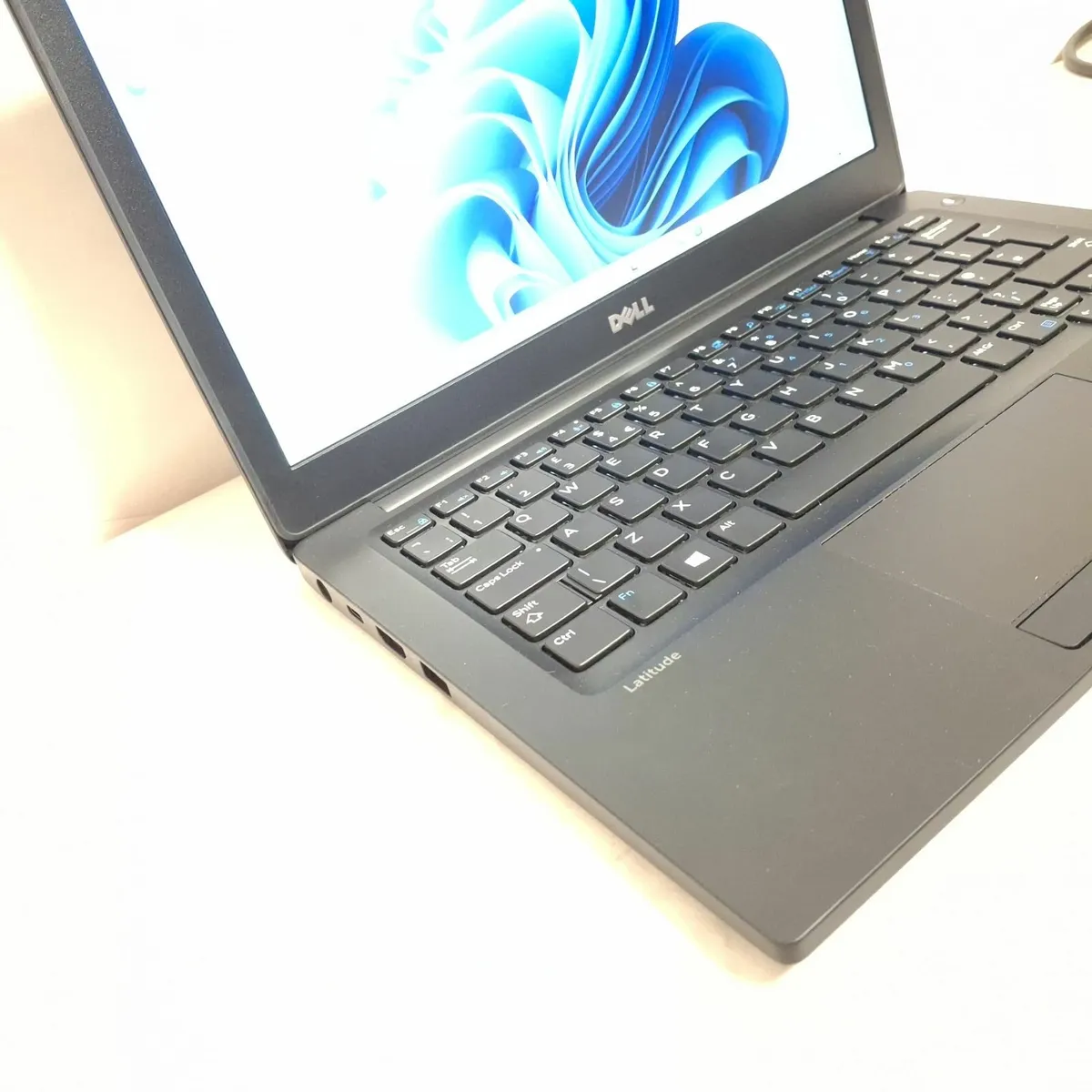 Dell Latitude 7280 7th Gen Intel Core i5 | 8GB RAM - Image 2
