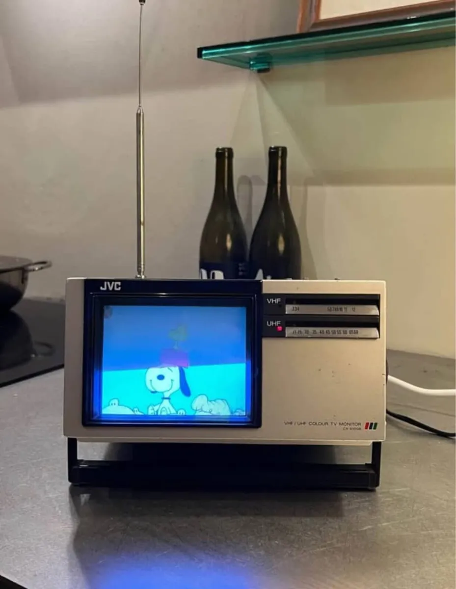 1980 colour JVC TV - Image 2