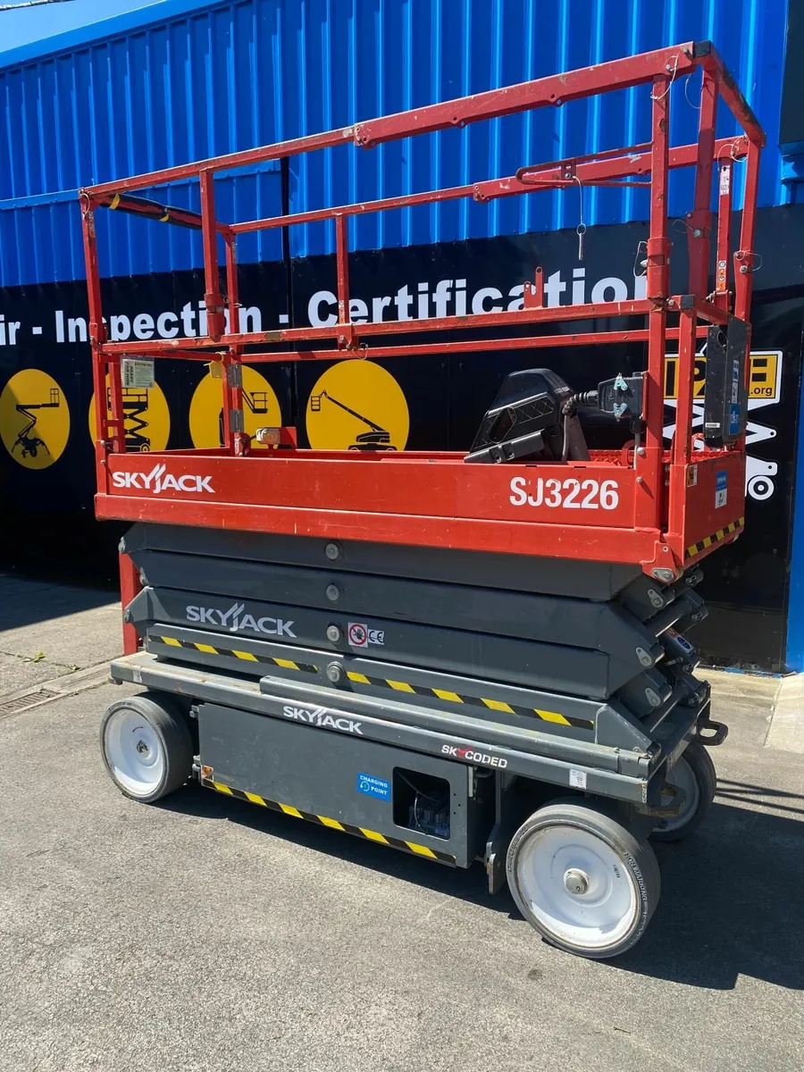 2021 Skyjack 26ft Narrow Electric Scissor Lift - Image 2
